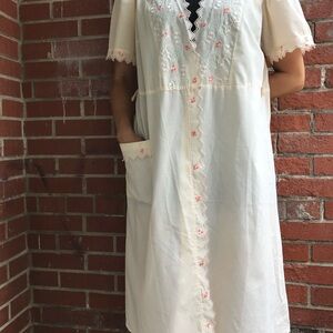Vintage Lightweight Peach Embroidered Robe with Pocket and Belt Loops